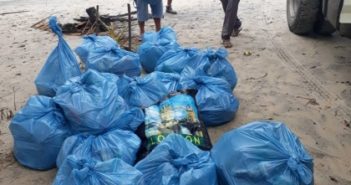 Secretaria Municipal de Obras (SEMOB) Através do Departamento de Limpeza Pública Realiza Trabalho de Limpeza e Retirada de Resíduos Sólidos da Prainha